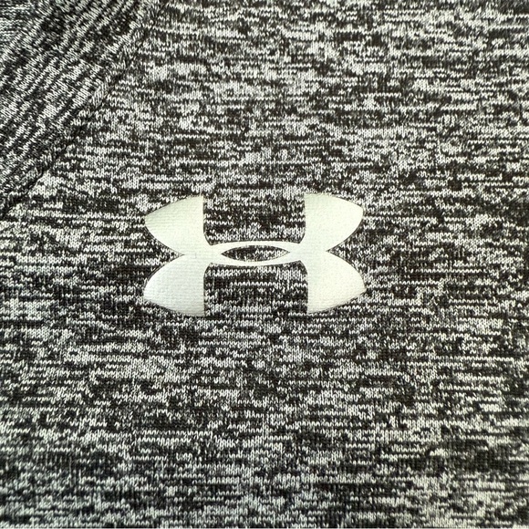 Women’s Under Armour Twist Tech Heat Gear V-Neck Short Sleeve Shirt Small - Picture 5 of 15